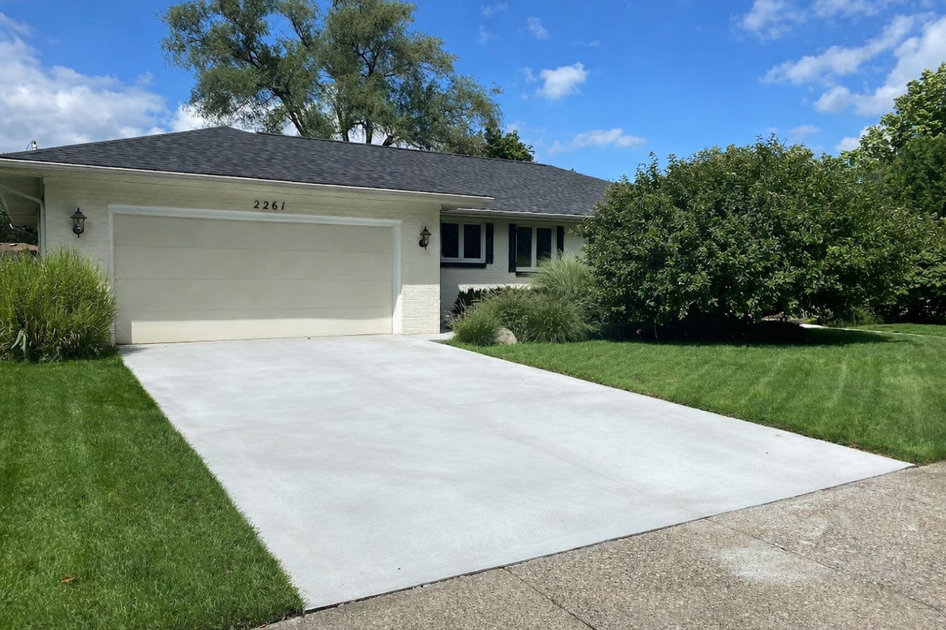 Concrete driveway building in Thousand Oaks, CA