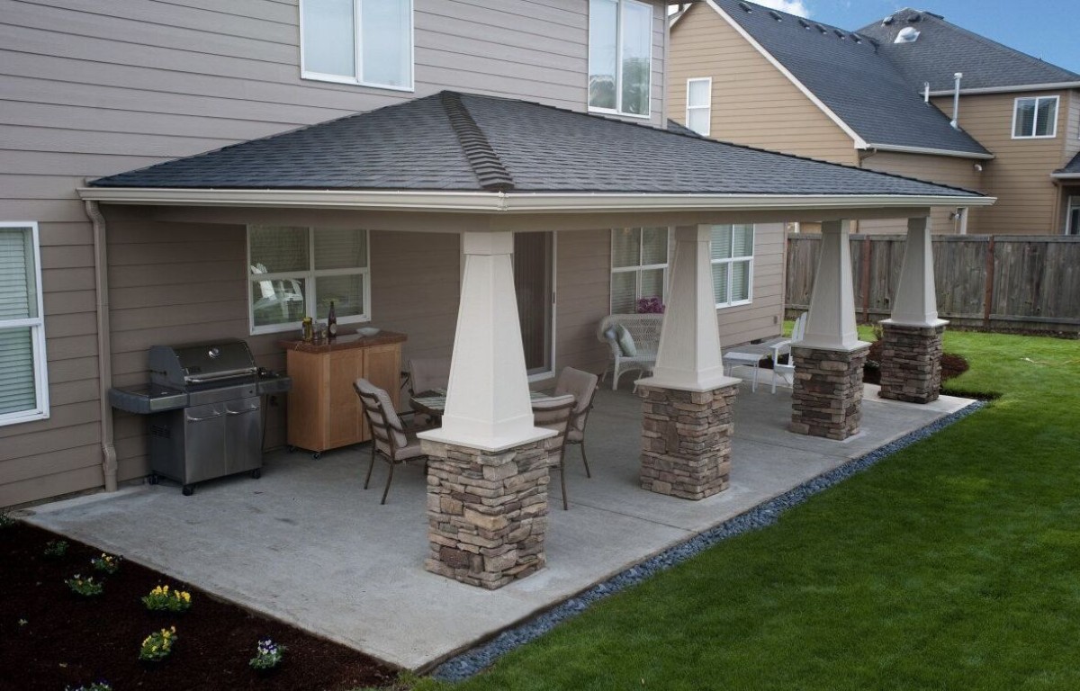 Concrete steps and outdoor living space in Thousand Oaks, CA